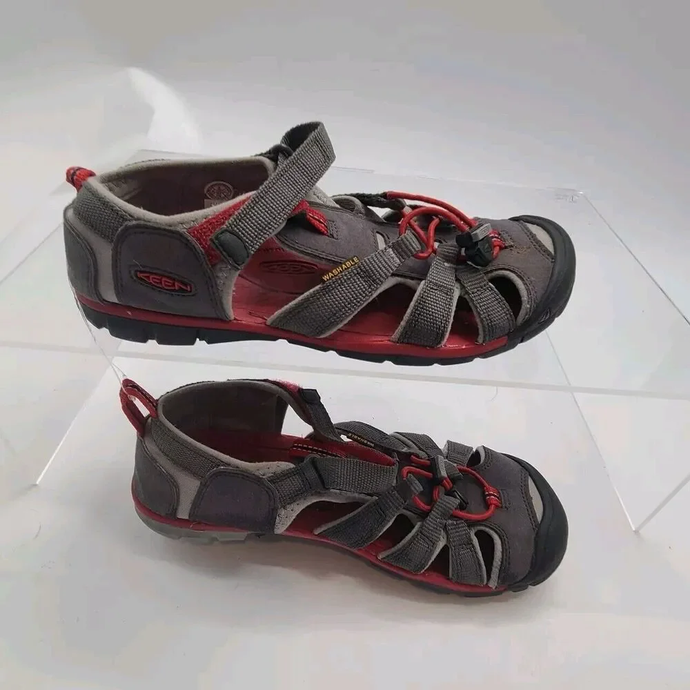 Women's Keen US Size 6 Newport H2 Sandals Gray Red Hiking Water Slip On